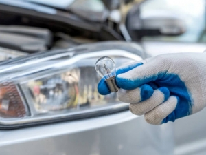 Government to Review Impact of Dazzling Car Headlights on UK Roads