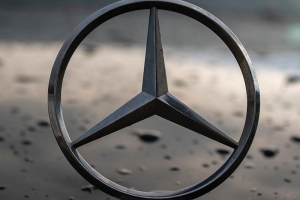 Mercedes Benz have Put Interlink Scaffolding in Position